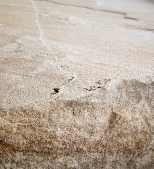 Close-up of the beige sandstone from stonearts®, showing the fine texture and natural structure of the material.